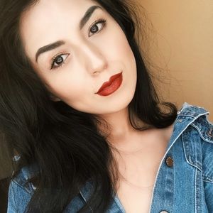 Meet your Posher, Nadia